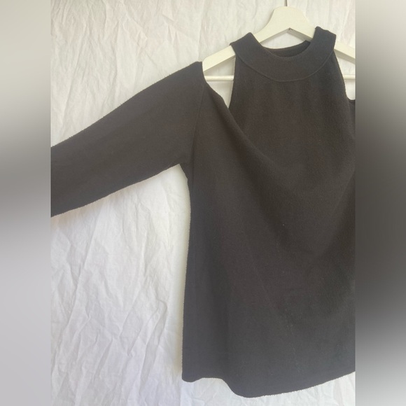 Reformation Off shoulder black Sweater Size Small - Picture 4 of 9
